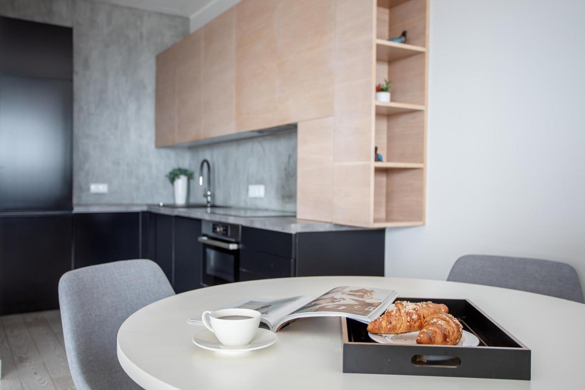 Apartamenty W Sky Tower Wroclaw Exterior photo