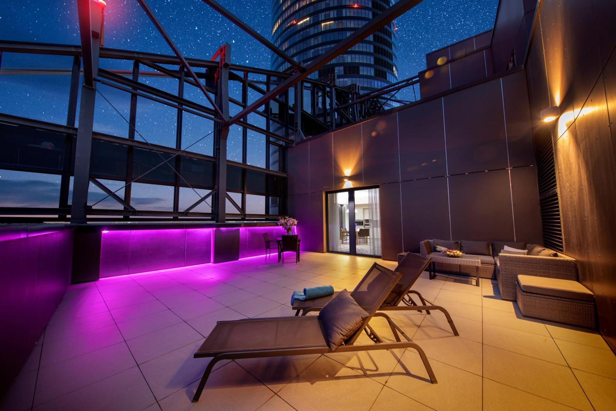 Apartamenty W Sky Tower Wroclaw Exterior photo